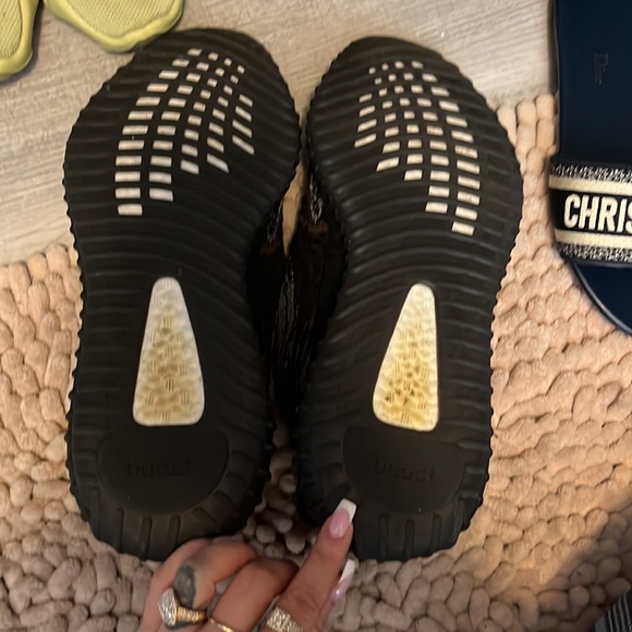 YEEZY BOOST 350 V2 Size 12 (Mens) - Picture 3 of 5
